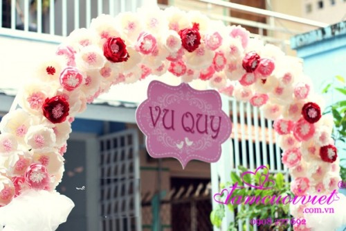 Cổng Hoa Cưới hình vòm cung hoa giấy hồng đỏ